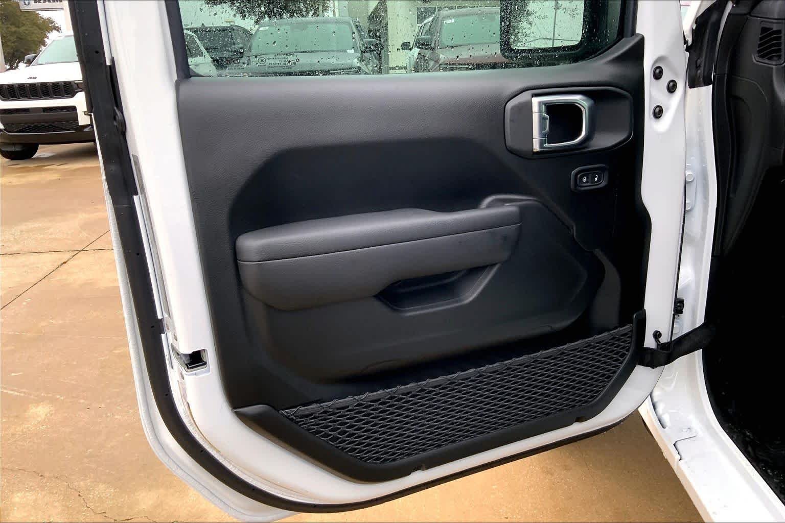 New 2026 Bright White Clear-Coat Exterior Paint Jeep Sport image 10
