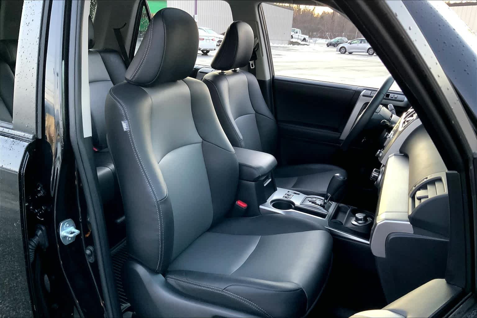 Used 2021 Midnight Black Metallic Toyota SR5 Premium image 8