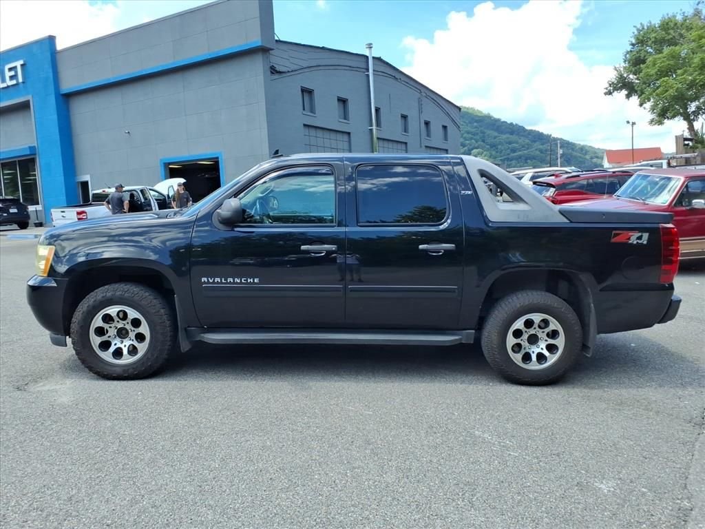 Used 2012 Black Chevrolet LS image 5