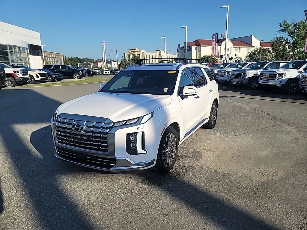 Used 2023 White Hyundai Calligraphy image 3