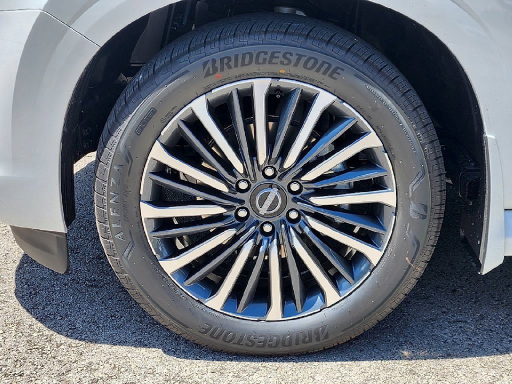 New 2026 Everest White TriCoat / Super Black Two-tone Nissan Platinum Reserve image 16