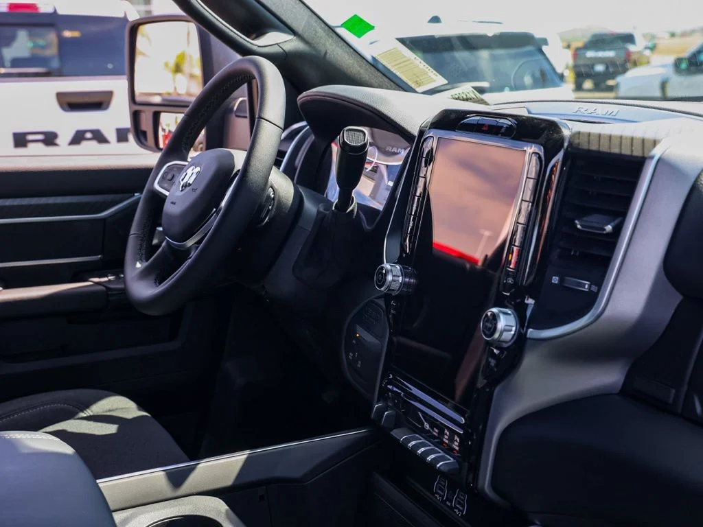 New 2026 Diamond Black Crystal Pearl-Coat Exterior Paint RAM Big Horn Night Edition image 171
