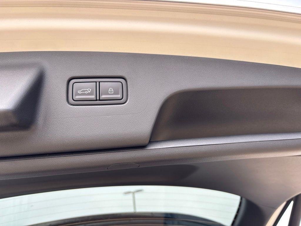 New 2026 White Pearl Hyundai Blue SEL 8P image 38