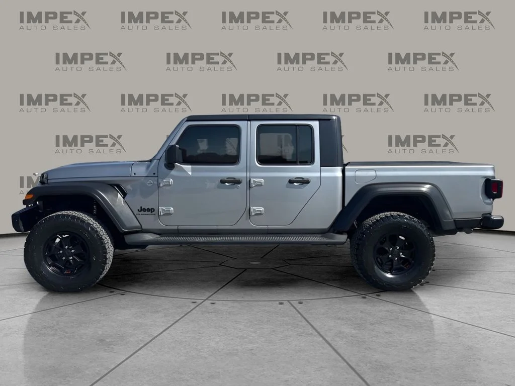 Used 2020 Silver Jeep Sport image 2