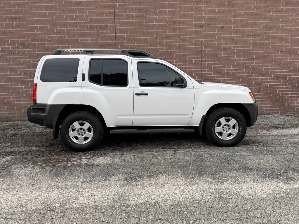Used 2007 Avalanche Nissan S image 6