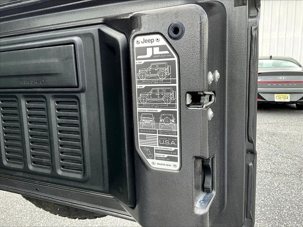 Used 2019 Gray Jeep Unlimited Sahara image 37