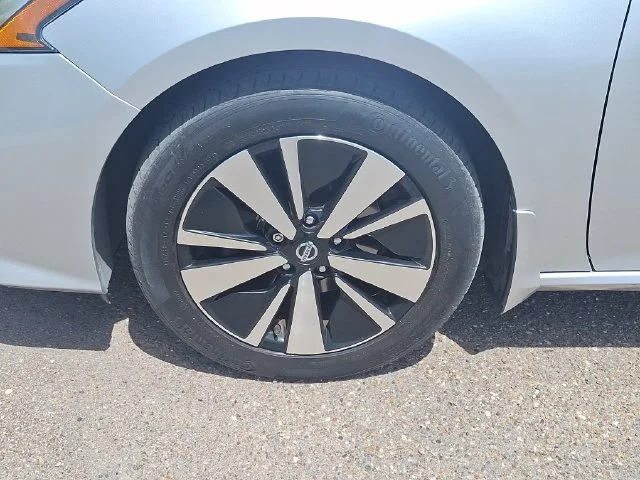 Used 2022 Silver Nissan 2.5 SV image 24