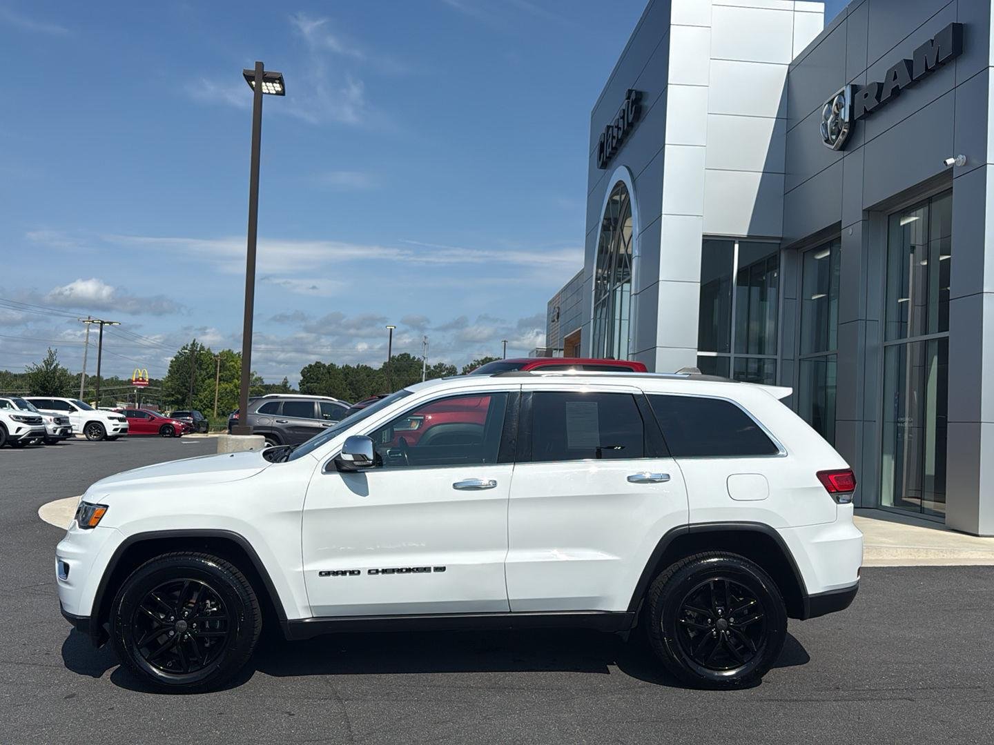 Used 2022 Bright White Clearcoat Jeep Limited image 6