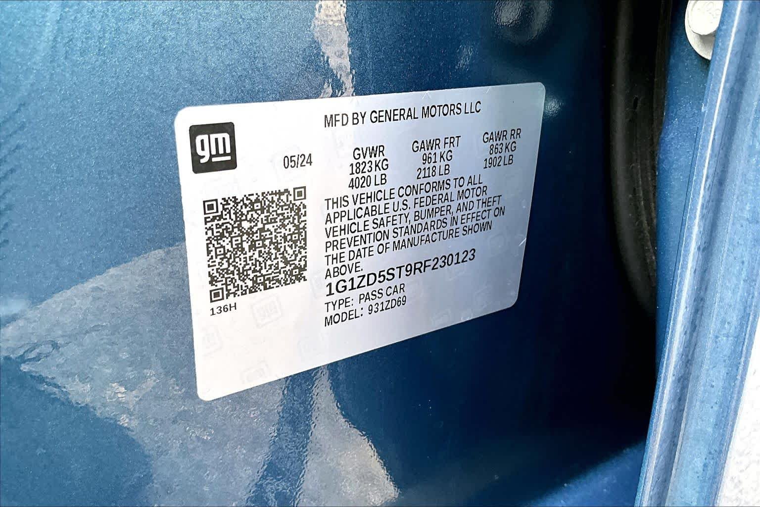 Used 2024 Lakeshore Blue Metallic Chevrolet LT image 34