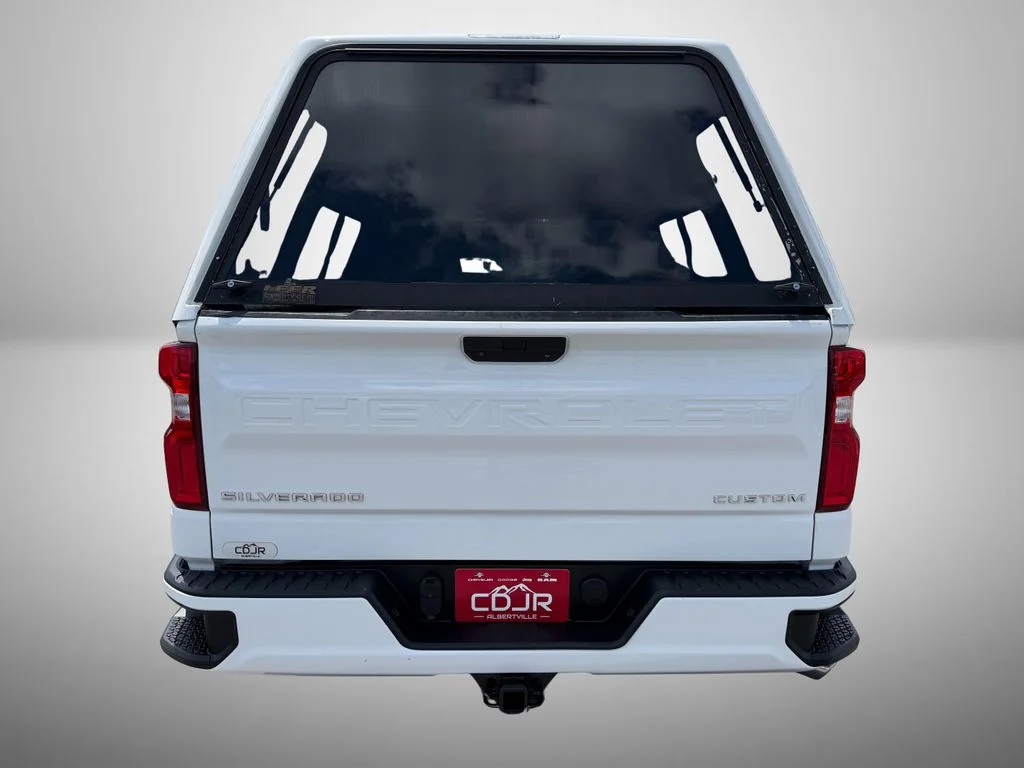 Used 2021 White Chevrolet Custom image 9
