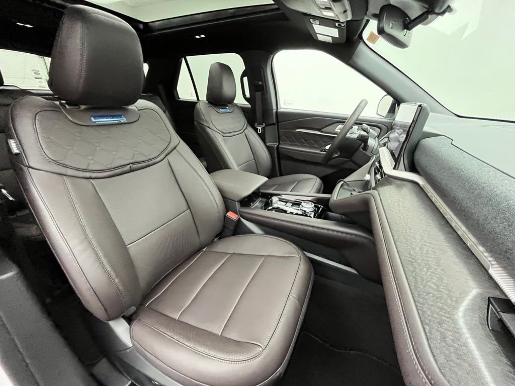 New 2026 White Ford Platinum image 35