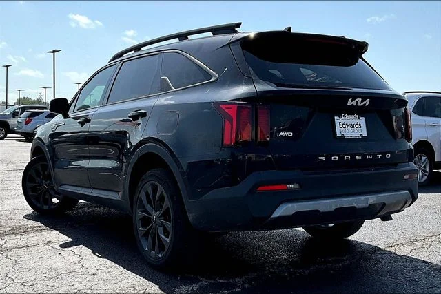 Used 2022 Black Kia X-Line EX image 3