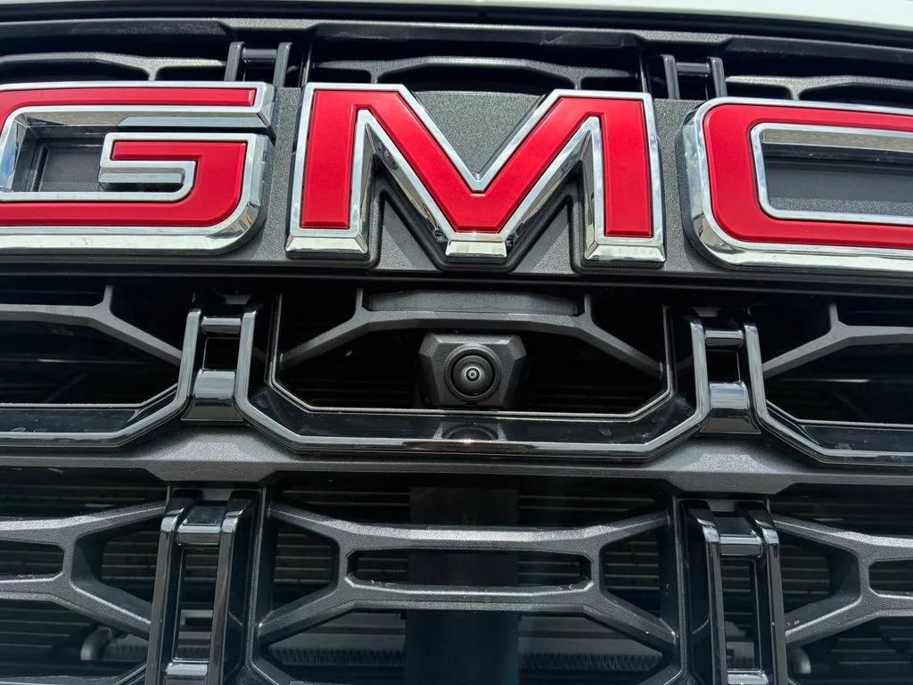 Used 2024 Summit White GMC Elevation image 15