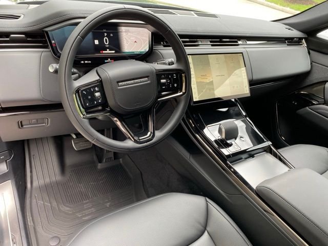 Used 2025 Black Land Rover Dynamic SE image 4
