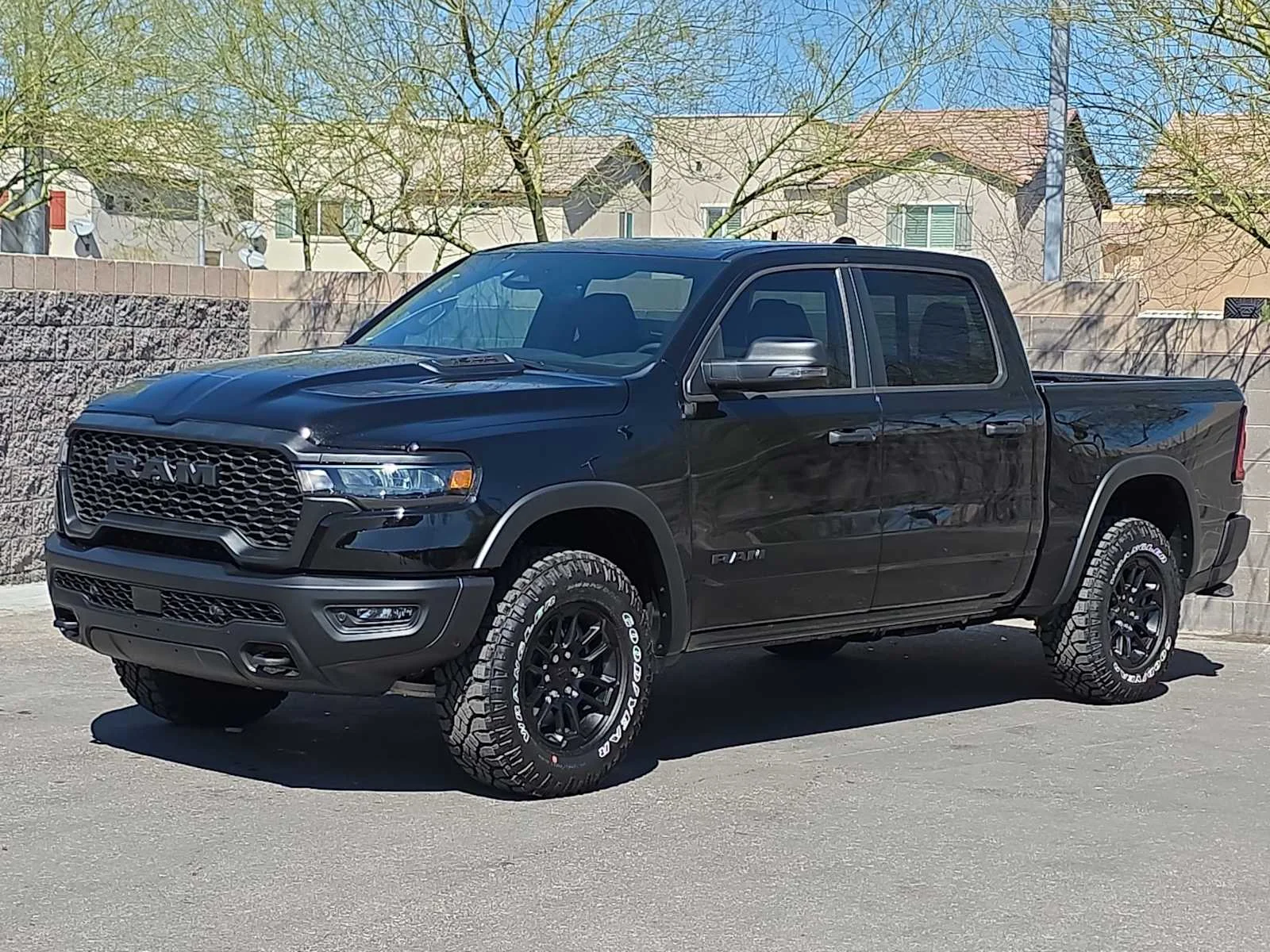 New 2026 Diamond Black Crystal Pearl-Coat Exterior Paint RAM Rebel image 5