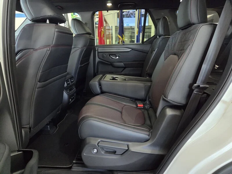 New 2026 Platinum White Pearl Honda BLACK EDITION AWD image 8