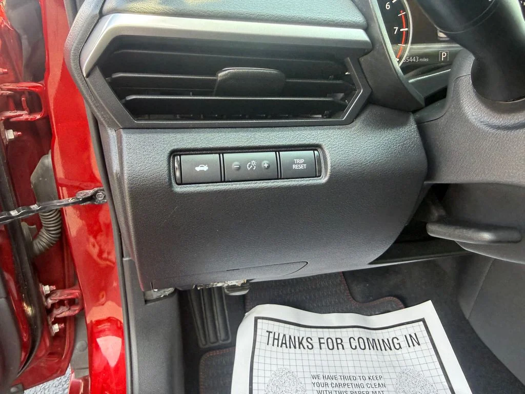 Used 2020 Red Nissan 2.5 SR image 21