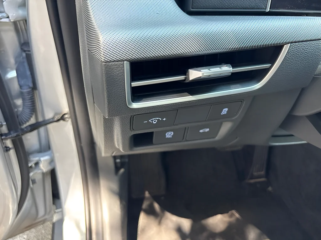 Used 2025 Silver Hyundai SEL image 26