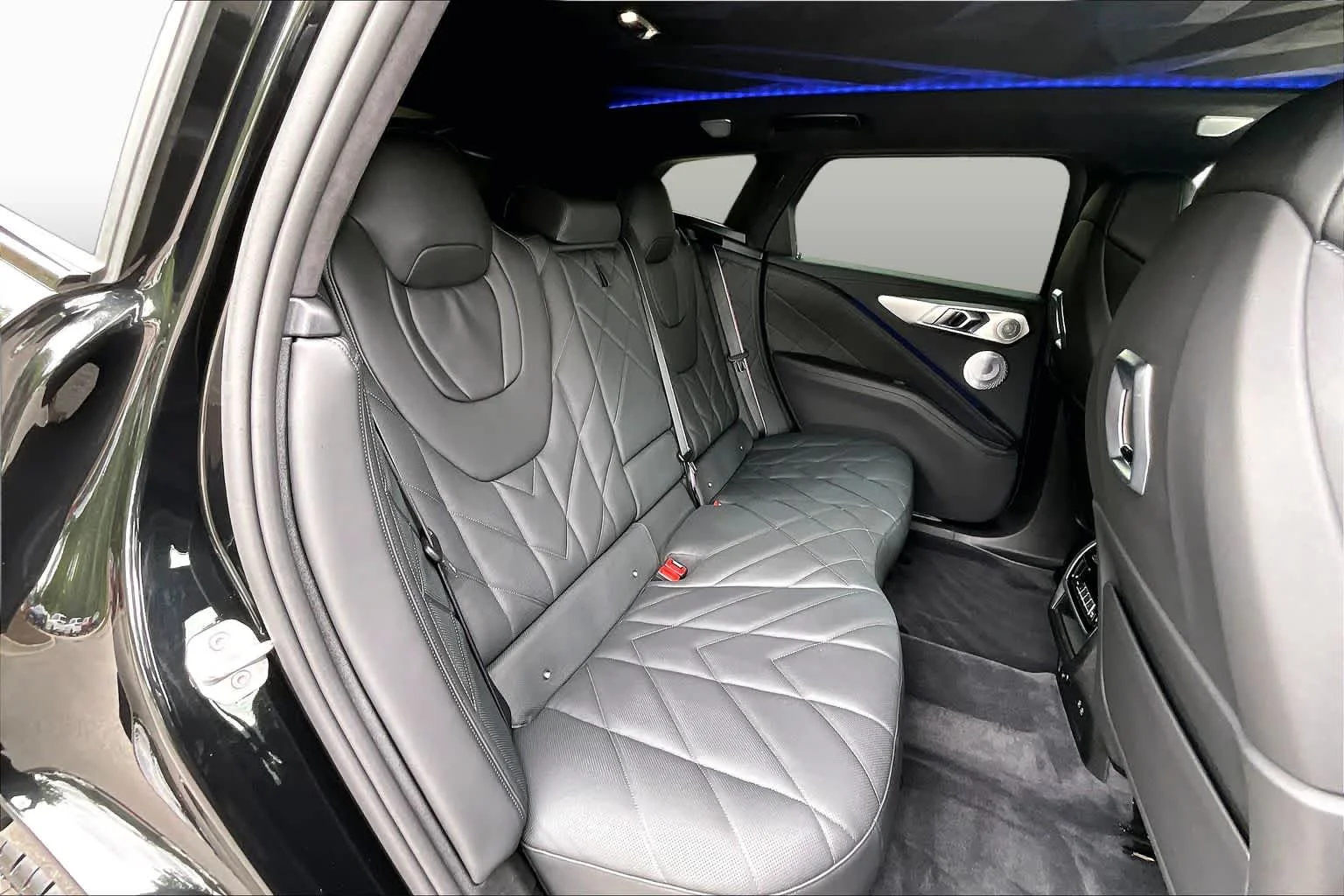Used 2024 Black Sapphire Metallic BMW  image 19