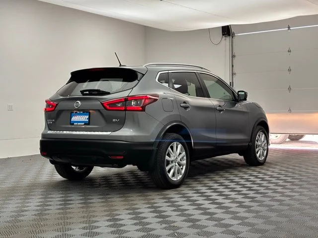 Used 2022 Gun Metallic Nissan SV image 7
