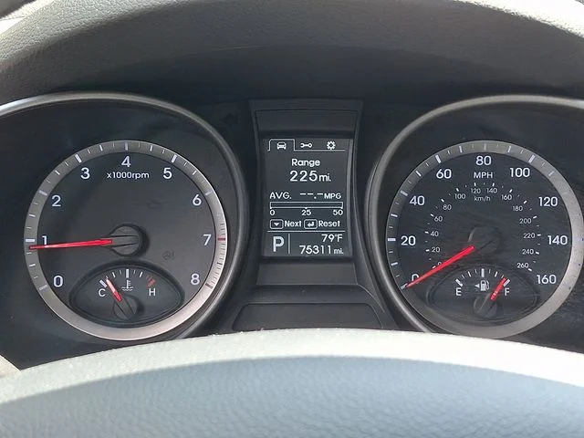 Used 2013 White Hyundai Base image 24