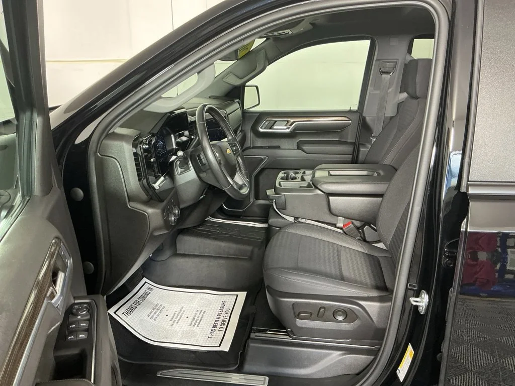 Used 2022 BLACK Chevrolet LT image 16