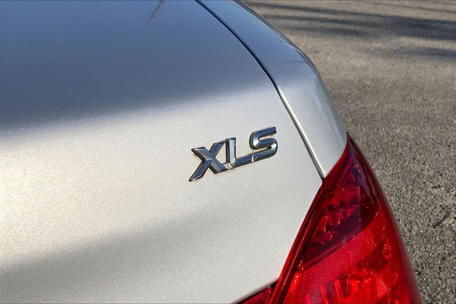 Used 2006 Titanium Metallic Toyota XLS image 7