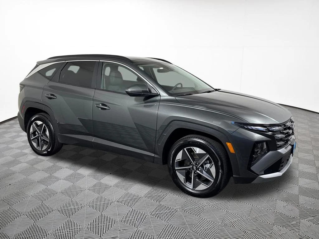 Used 2025 Gray Hyundai SEL Convenience image 5