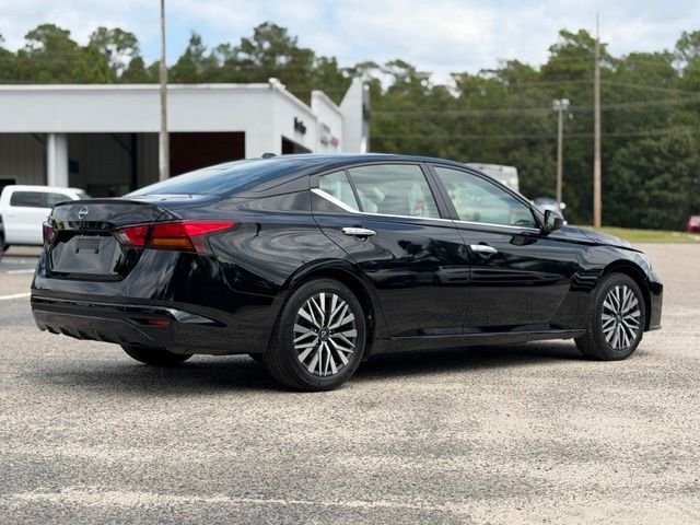 Used 2025 Black Nissan 2.5 SV image 7