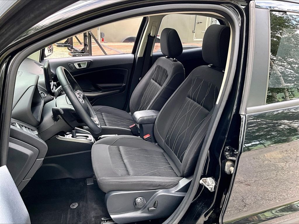 Used 2019 Shadow Black Ford SE image 10