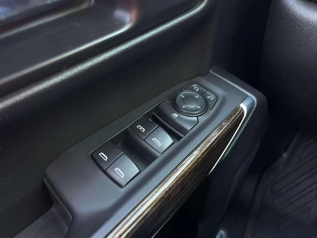 Used 2021 Summit White GMC Elevation image 20