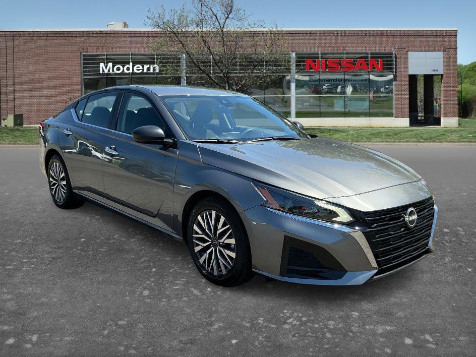 Used 2024 Gun Metallic Nissan 2.5 SV image 5