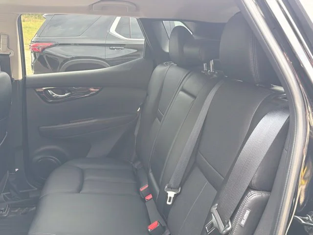 Used 2022 Black Nissan SL image 15