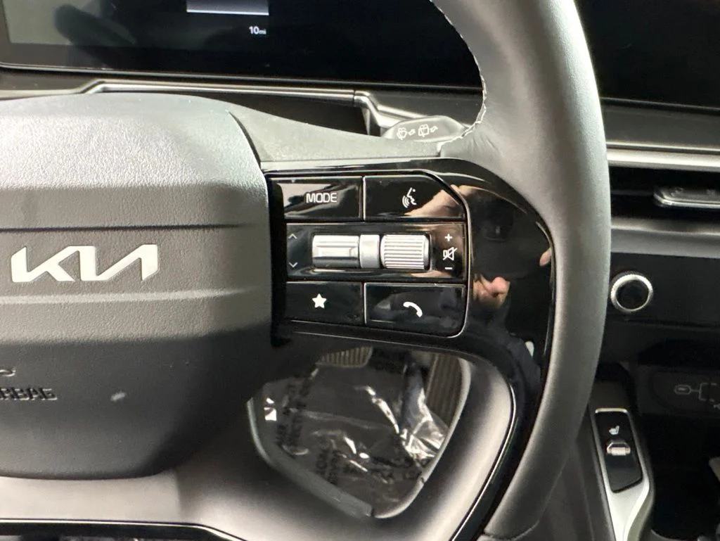 New 2026 White Kia S image 30