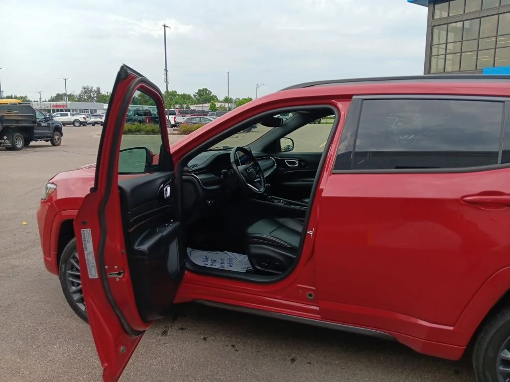 Used 2022 Redline Pearlcoat Jeep Limited image 20