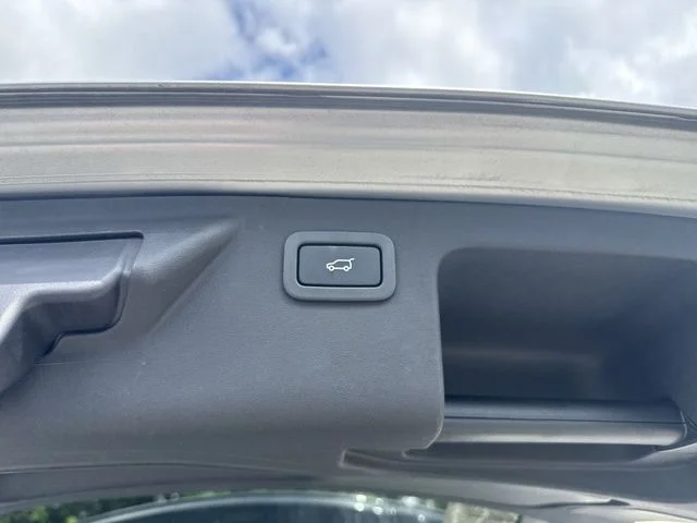 Used 2017  Land Rover HSE image 13