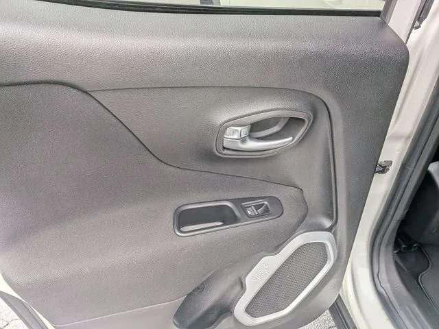 Used 2019 White Jeep Latitude image 25