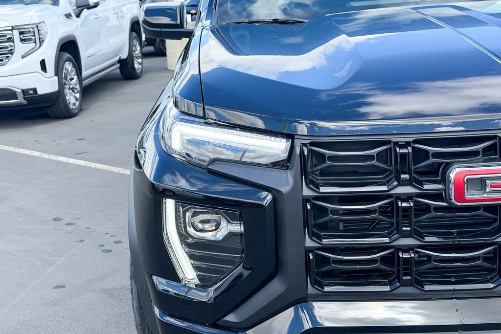 Used 2026 Onyx Black GMC Elevation image 4