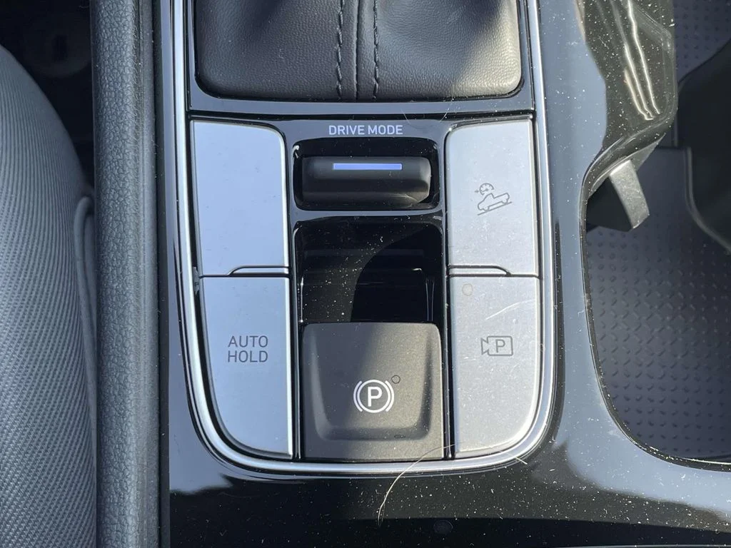 New 2026 White Hyundai SE image 28