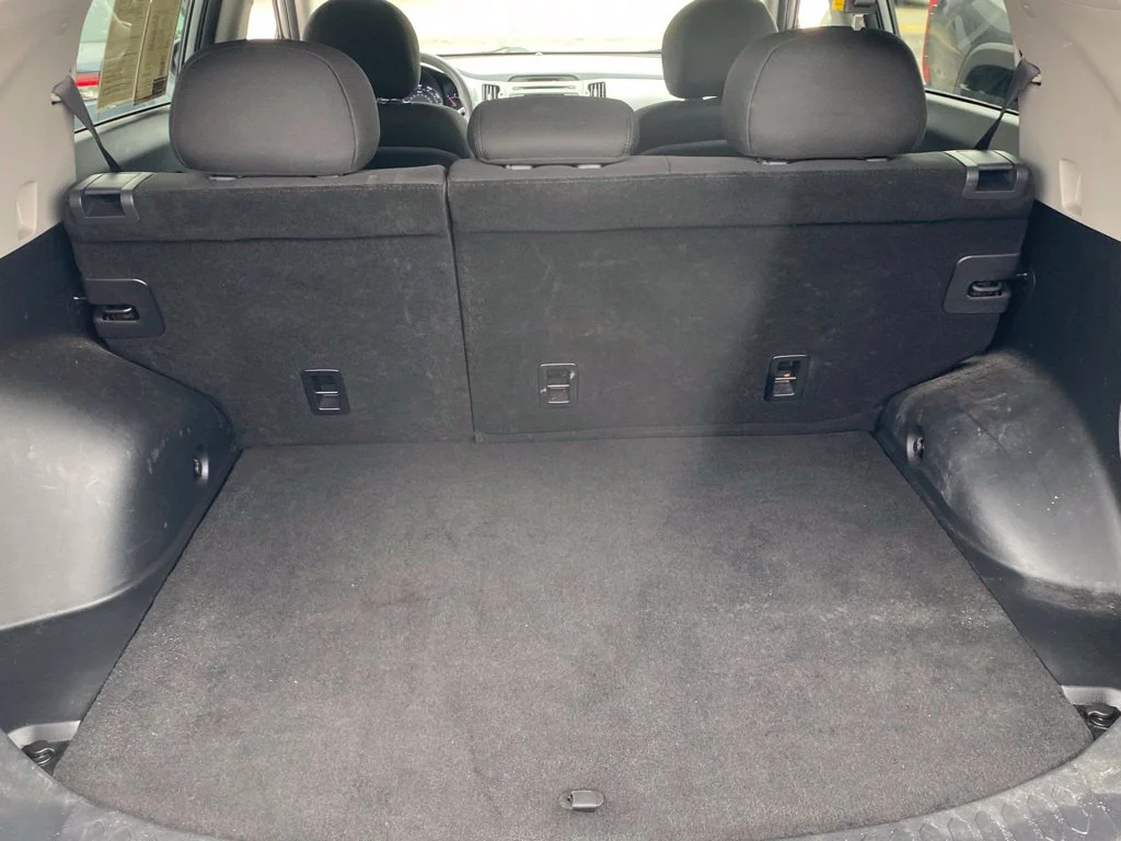Used 2015 Silver Kia LX image 9