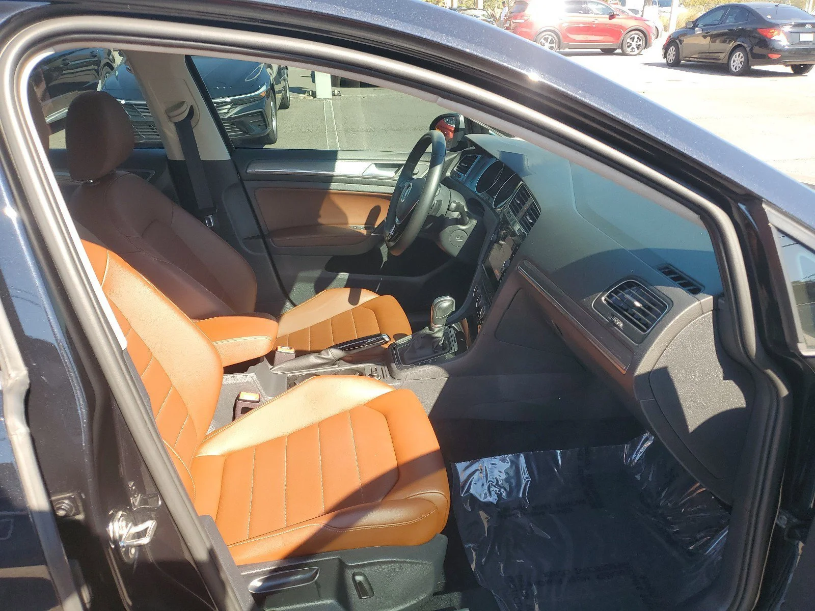 Used 2019  Volkswagen S image 31