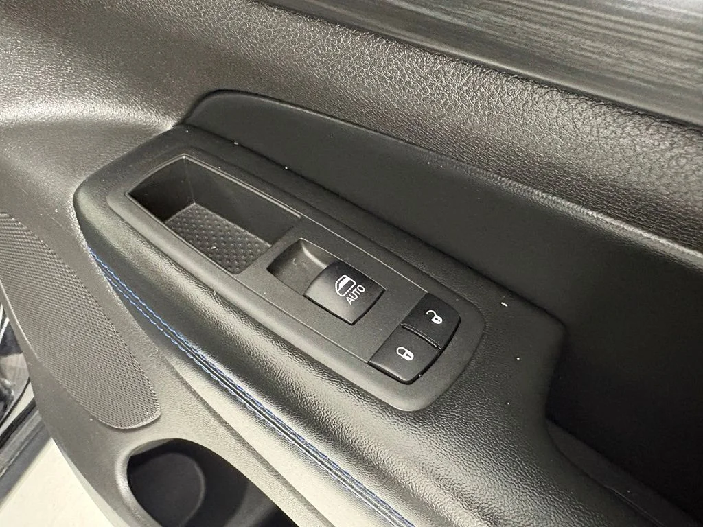 Used 2019 Black Jeep Laredo image 16