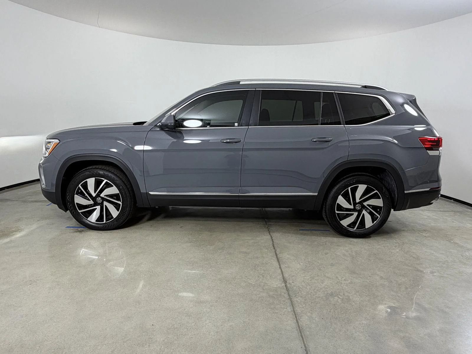 New 2026 Pure Gray Volkswagen 2.0T SEL image 8