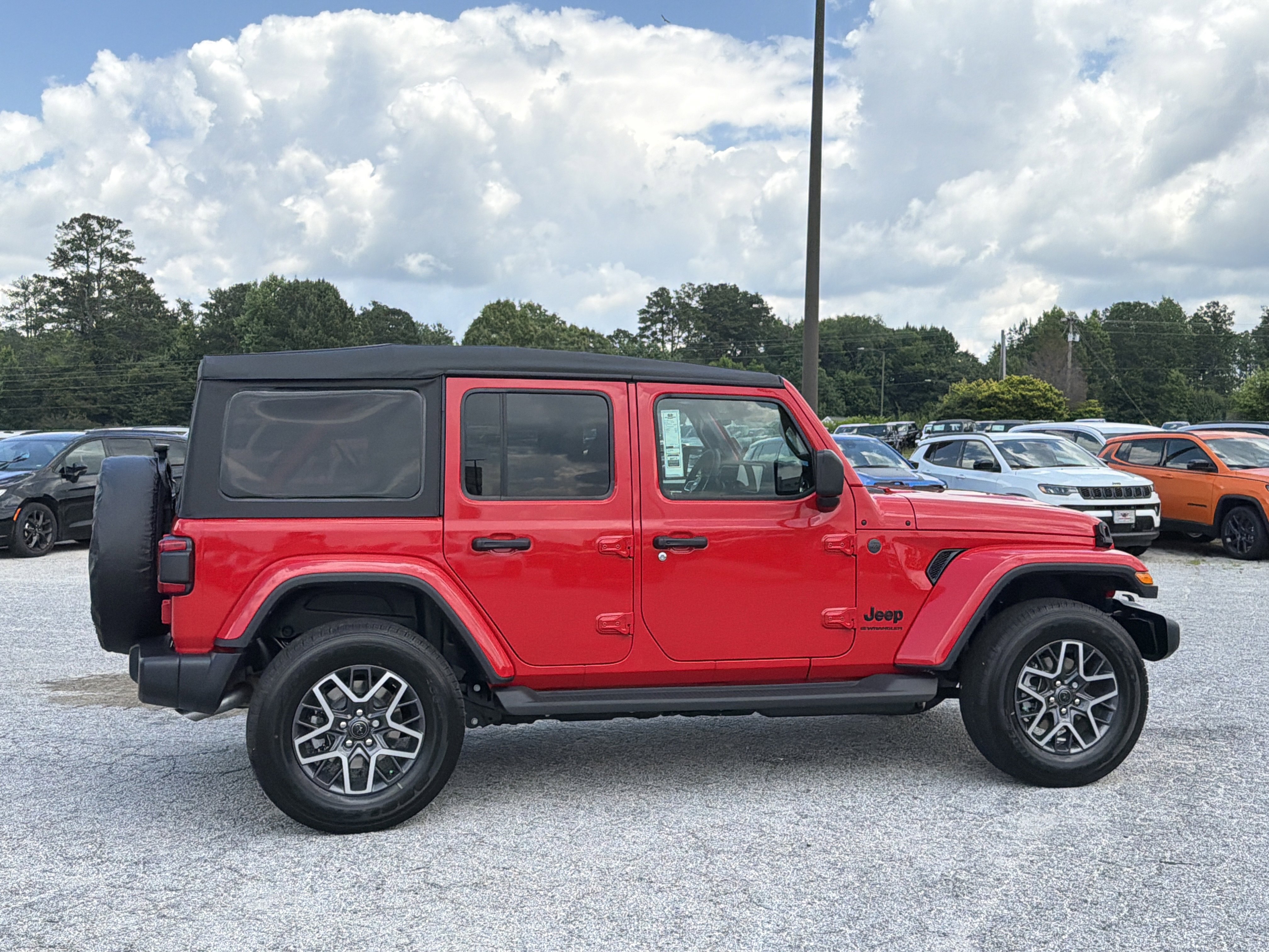 New 2026 Firecracker Red Clear-Coat Exterior Paint Jeep Sahara image 9