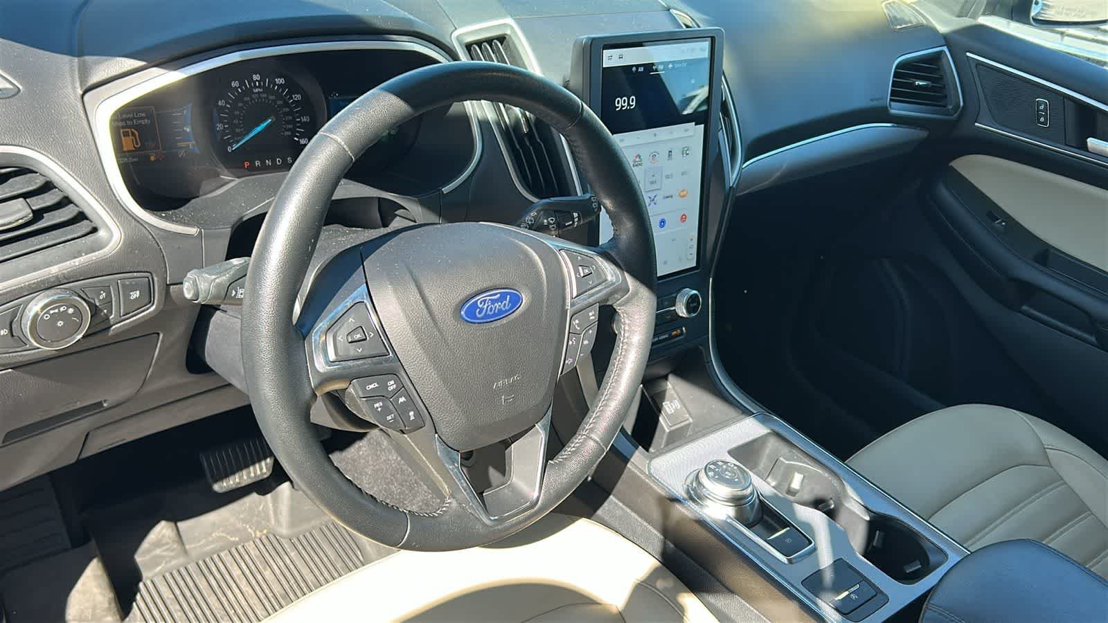 Used 2021 Oxford White Ford SEL image 10