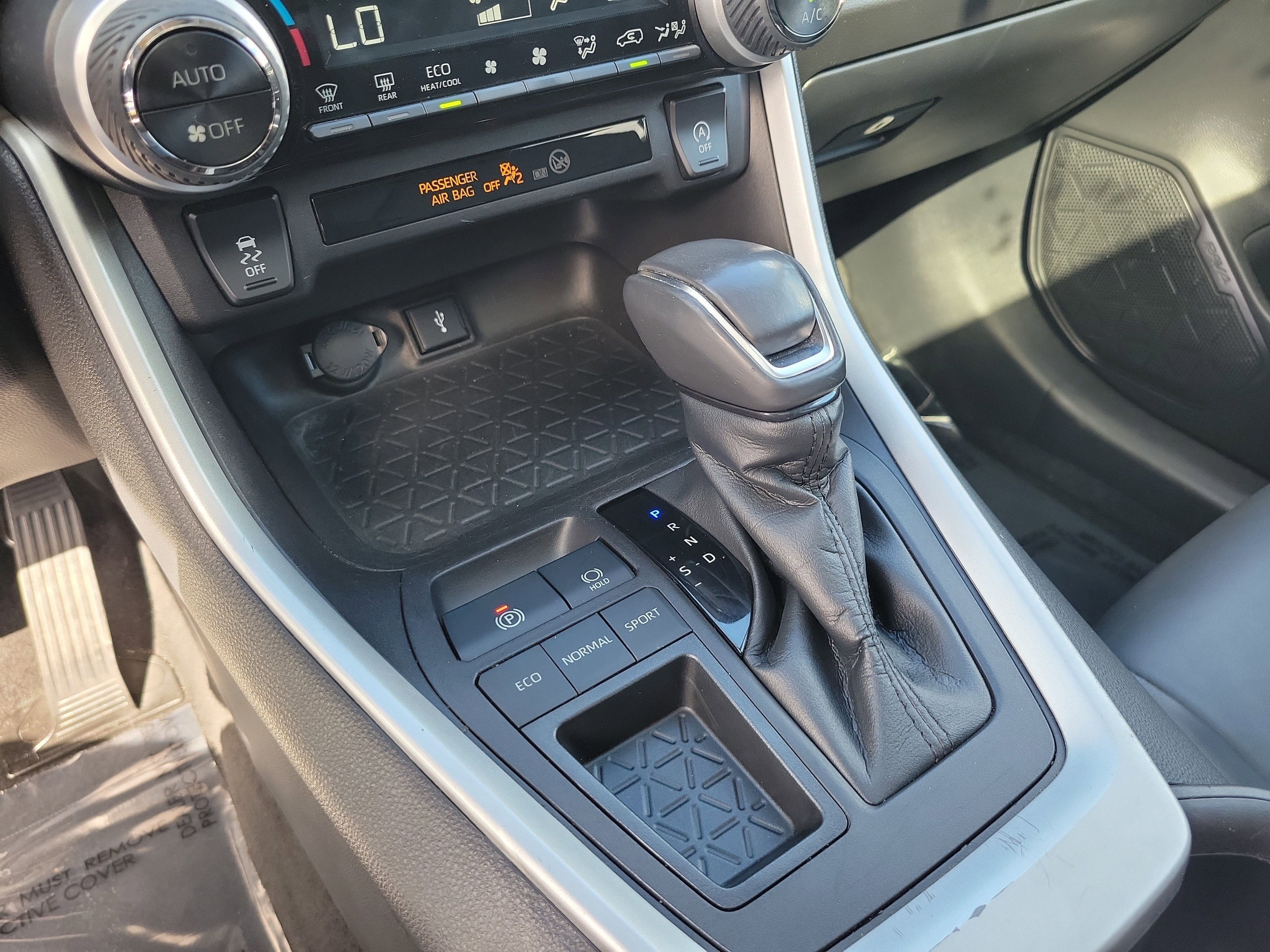 Used 2022 Silver Toyota XLE Premium image 7