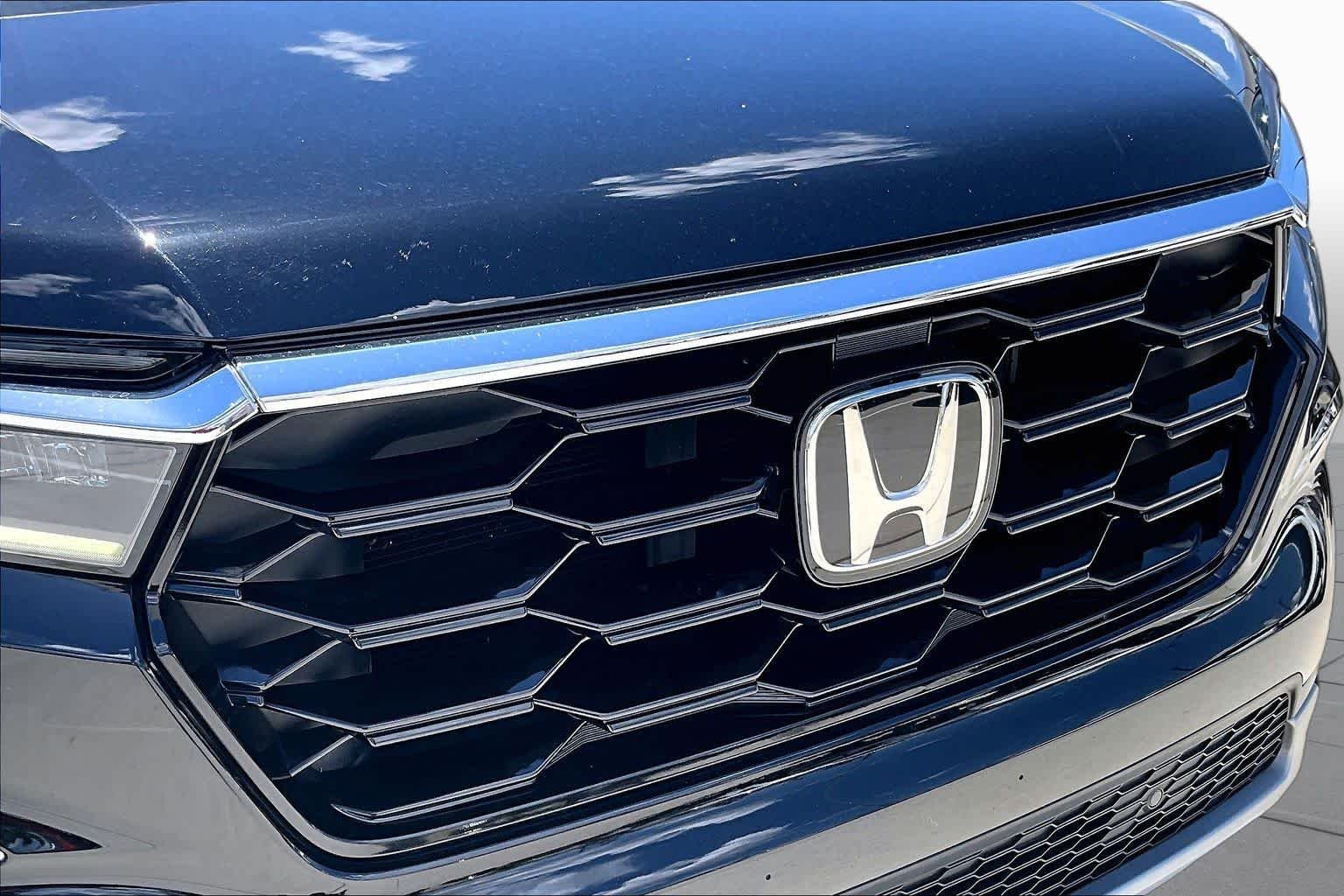 Used 2024 Crystal Black Pearl Honda Touring image 29