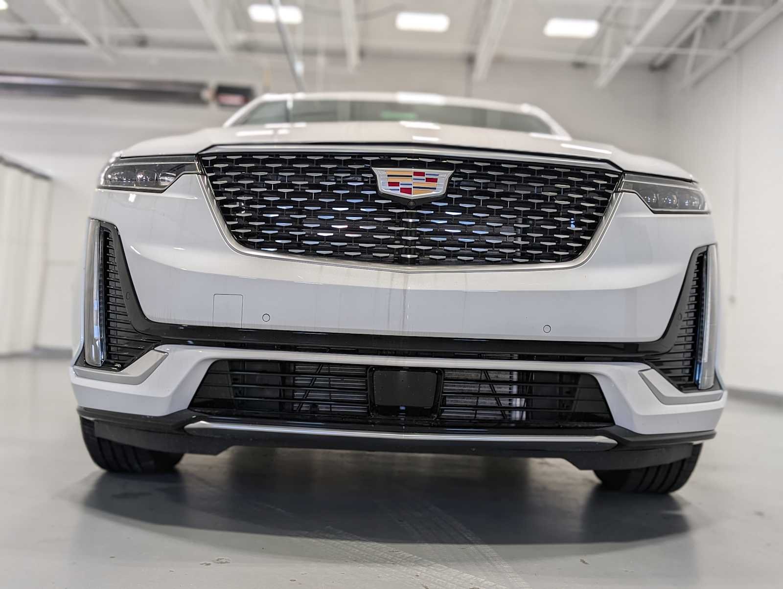 2025 Cadillac XT6 Premium Luxury Sport photo 2