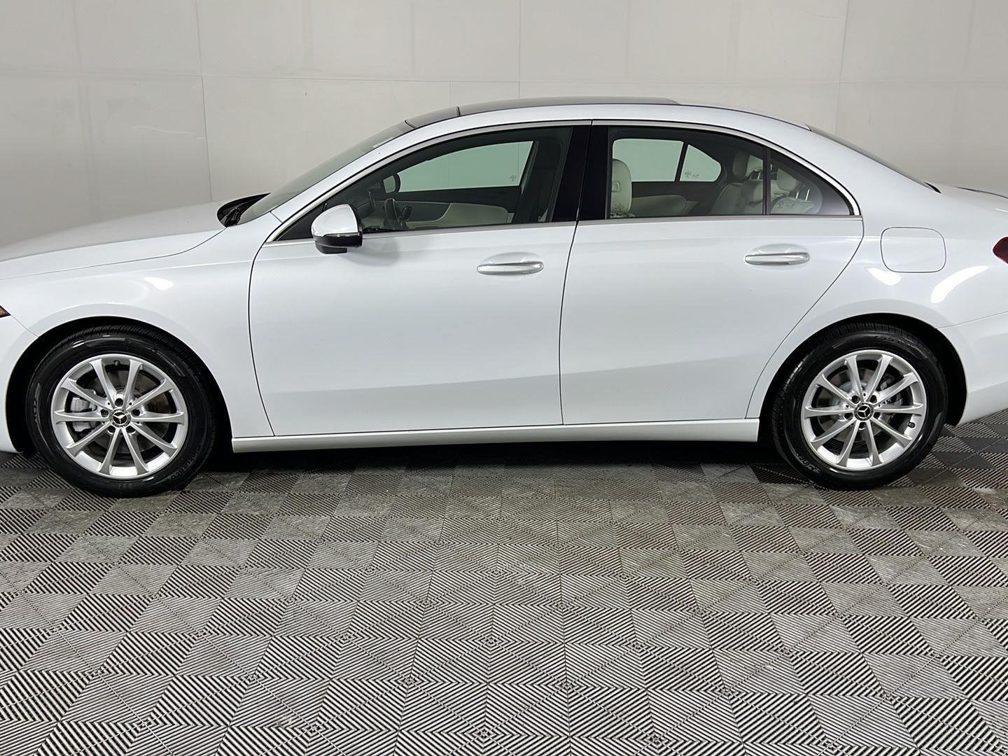 Used 2020 Digital White Pearl Metallic Mercedes-Benz A 220 image 25