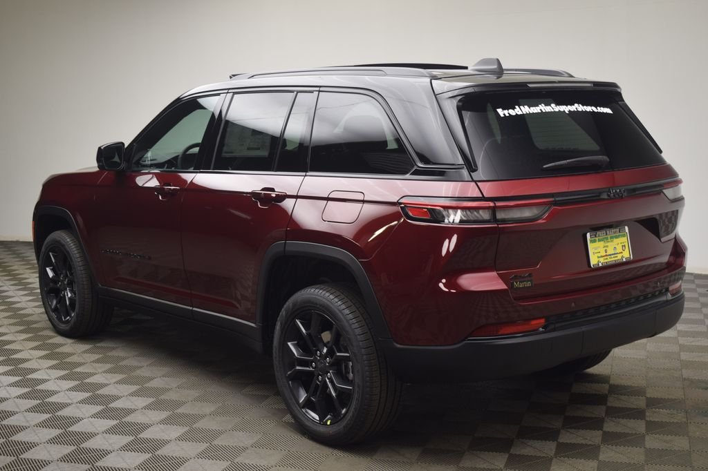 New 2025 Velvet Red Pearl-Coat Exterior Paint Jeep Limited image 14